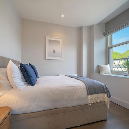 Number One Townhouse Bed & Breakfast Kinsale Bagian luar foto