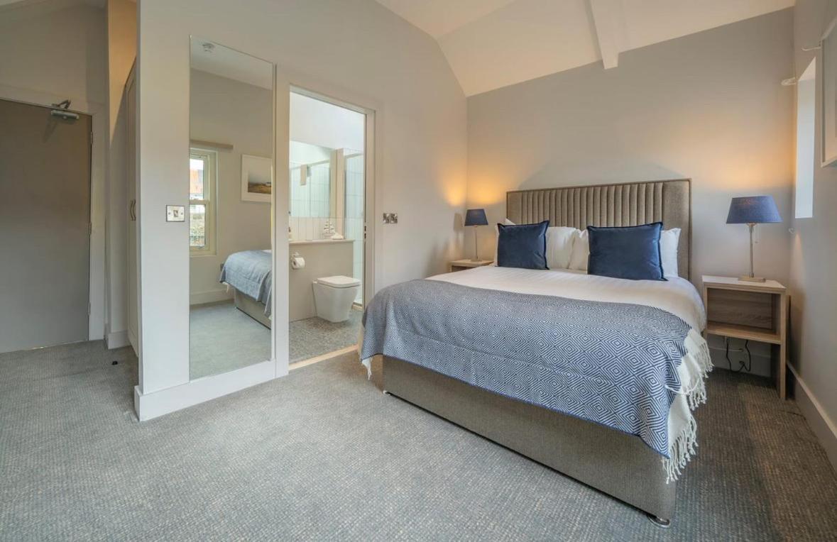 Number One Townhouse Bed & Breakfast Kinsale Bagian luar foto