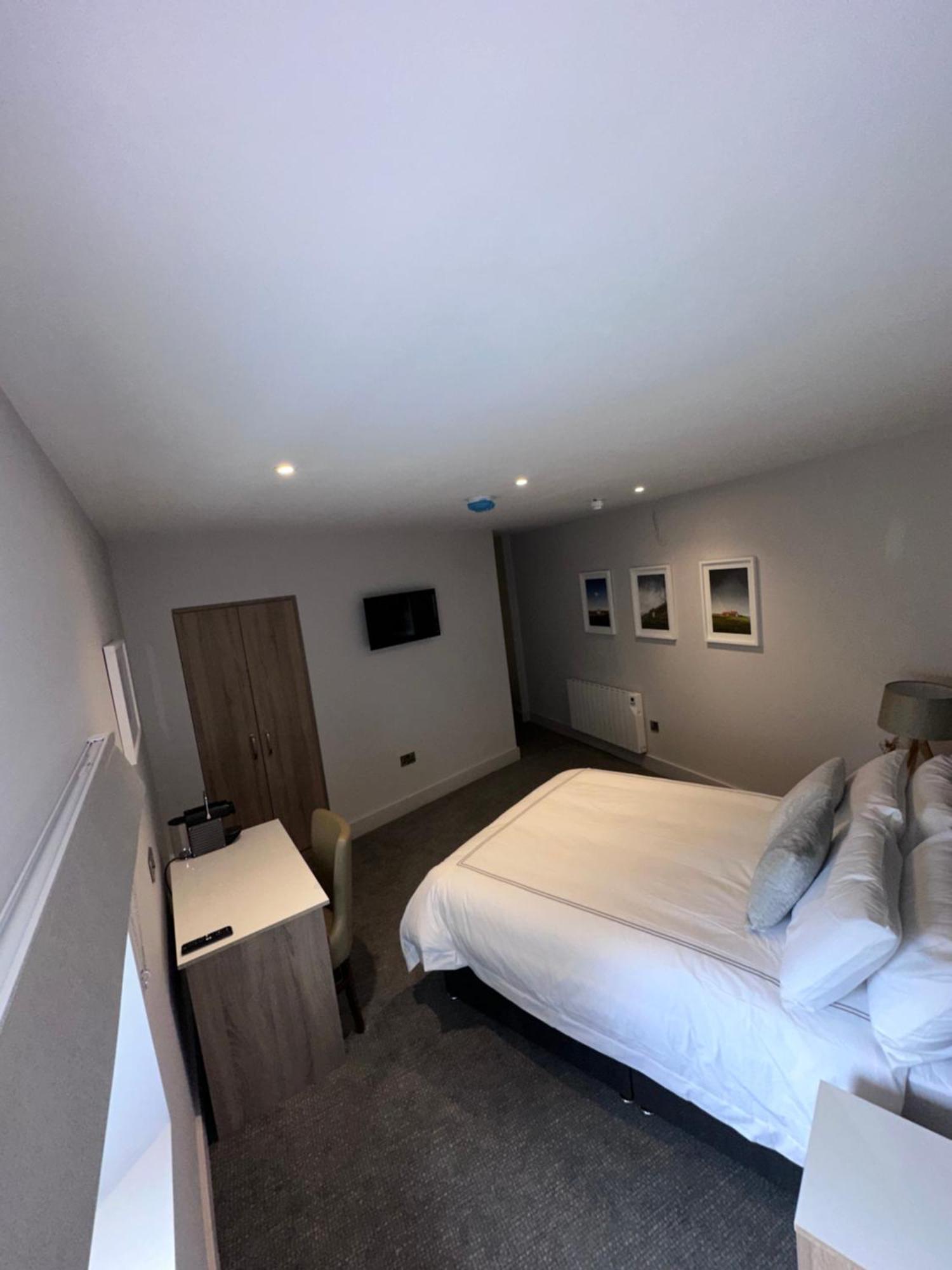 Number One Townhouse Bed & Breakfast Kinsale Bagian luar foto