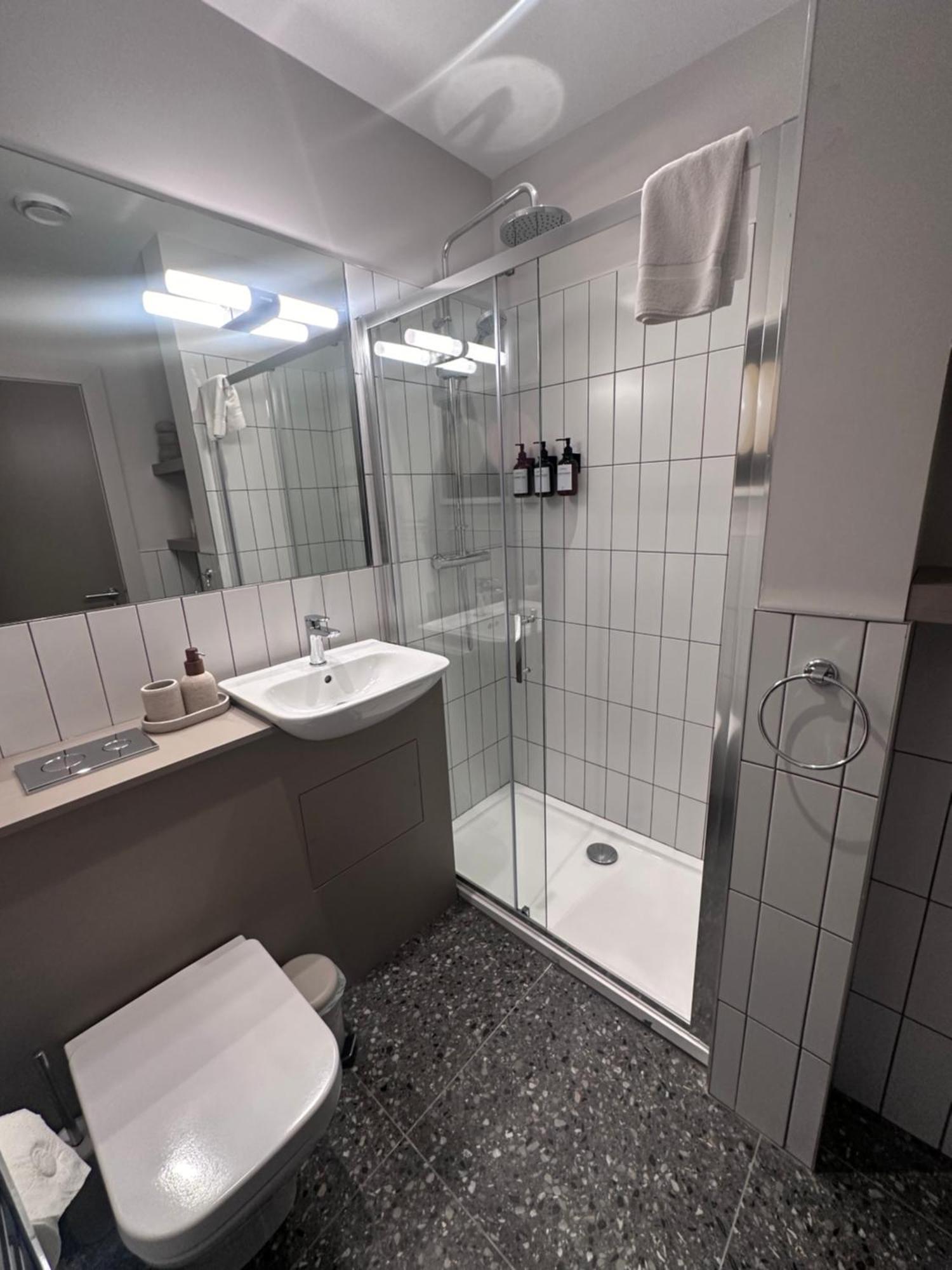 Number One Townhouse Bed & Breakfast Kinsale Bagian luar foto