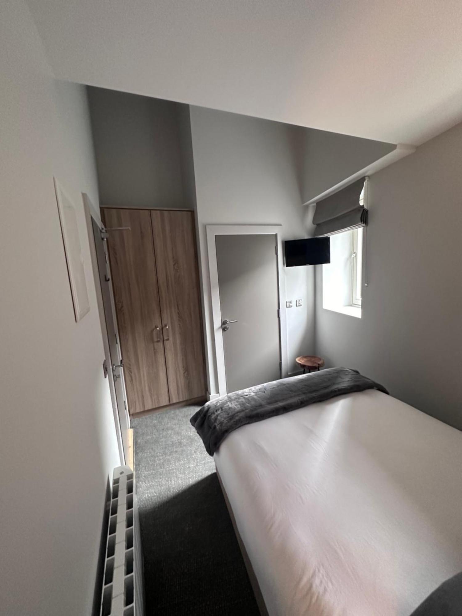 Number One Townhouse Bed & Breakfast Kinsale Bagian luar foto