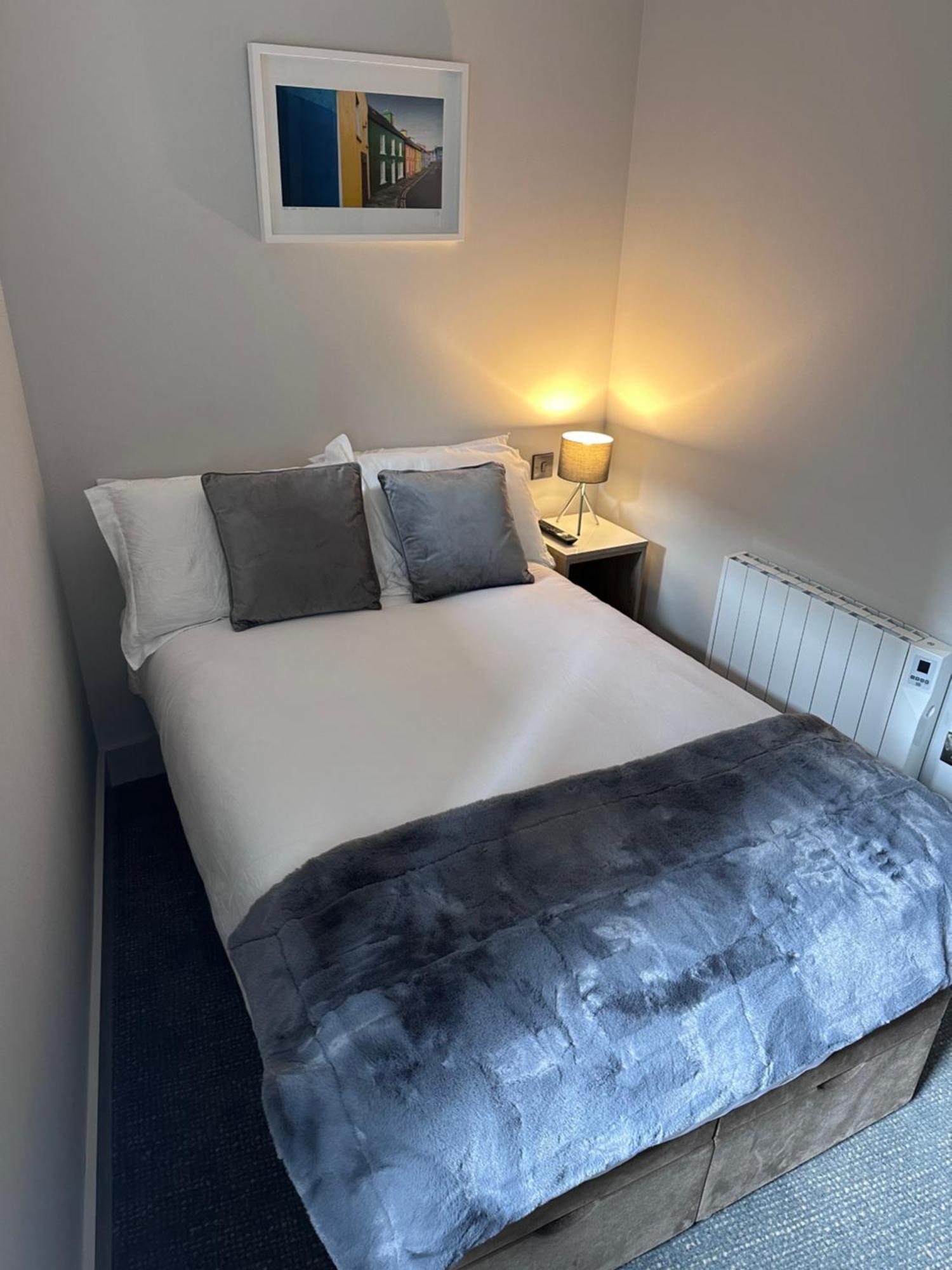 Number One Townhouse Bed & Breakfast Kinsale Bagian luar foto
