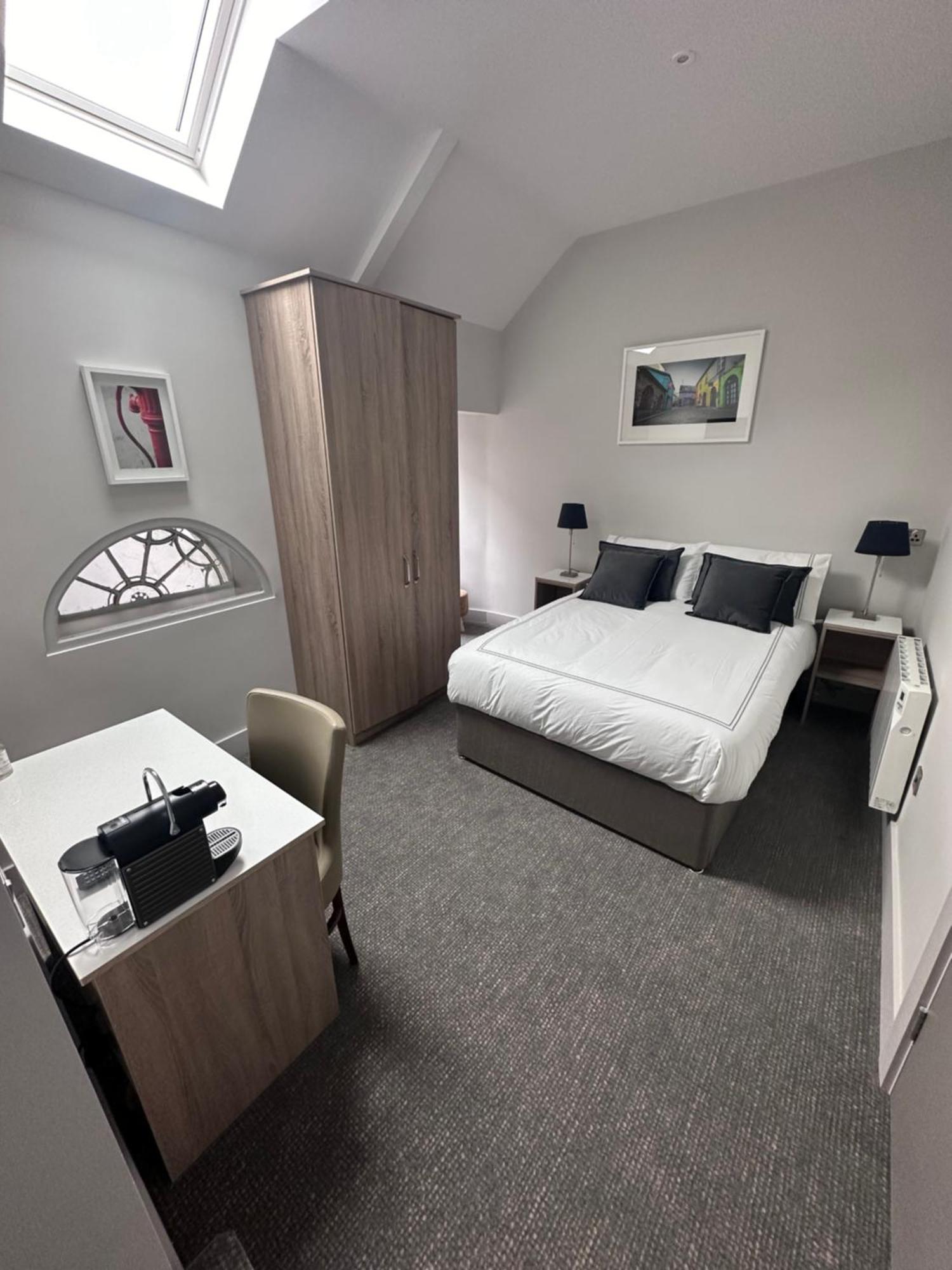 Number One Townhouse Bed & Breakfast Kinsale Bagian luar foto