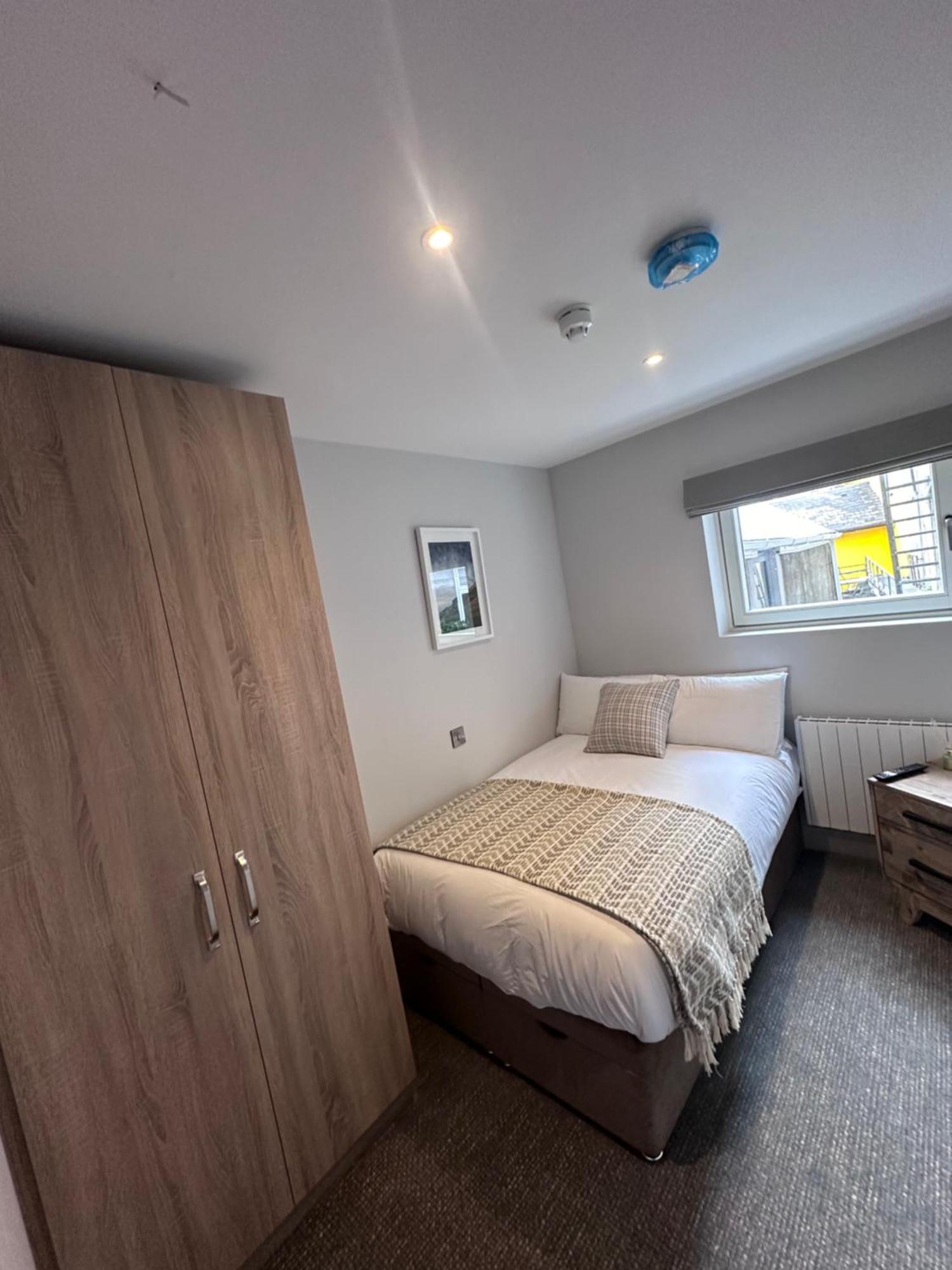 Number One Townhouse Bed & Breakfast Kinsale Bagian luar foto