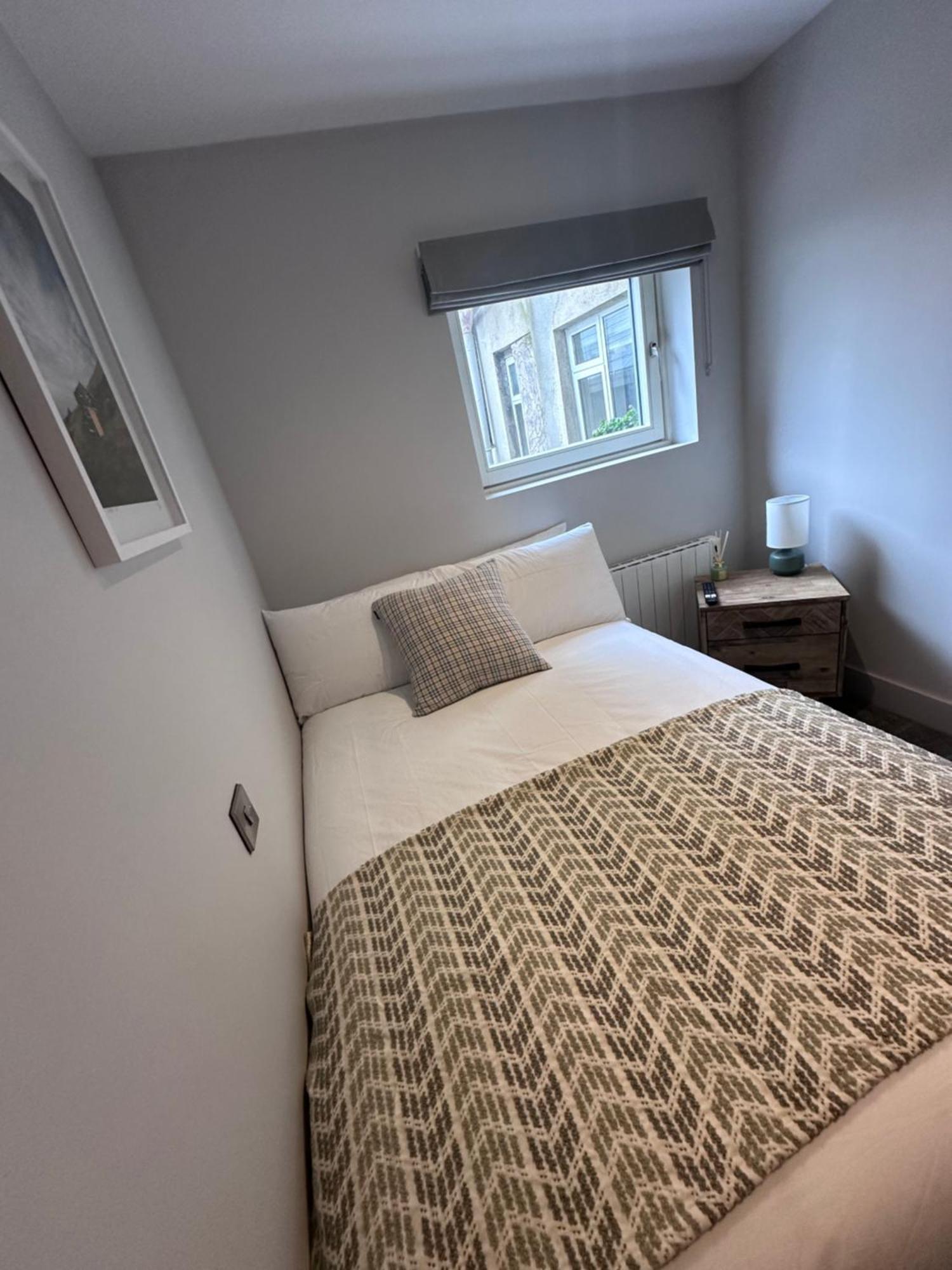 Number One Townhouse Bed & Breakfast Kinsale Bagian luar foto